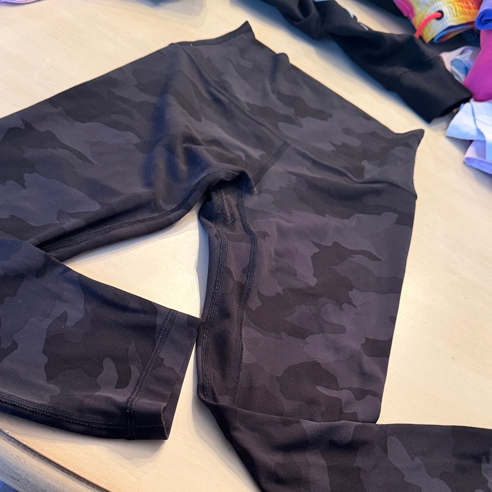 Lululemon Athletica Black Camouflage Leggings 23”
